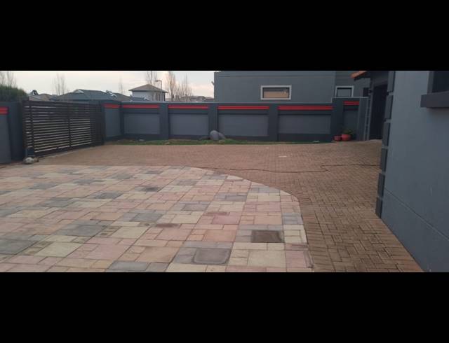3 BEDROOM HOUSE FOR SALE IN HELDERWYK